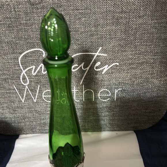 Vintage Avon Empire Green Decanter/Bud Vase and Ruby Red Bud Vase. Set of Two. - Picture 7 of 11